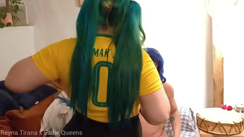 Eddie Queens: Brasilianerin miku bleibt auf der treppe stecken und kaito gibt...