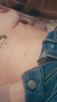 Hollister Jeans'in üzerine dağınık fışkırtıyor. Wet Crotch