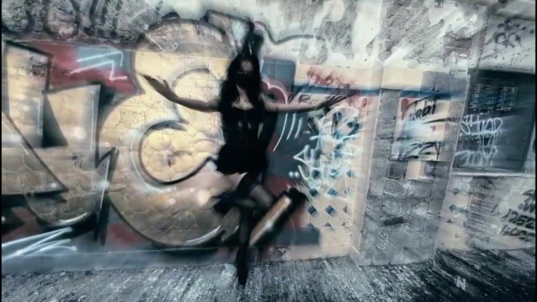 Miss Lilith devil: 릴리스는 잃어버린 곳에 머무르는 것을 좋아하며 그곳에서 장난을 치고 있습니다.