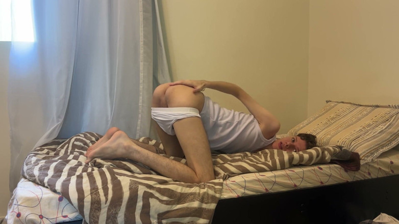 Kedoimath: Un twink care își expune curul și pula mare pentru stăpânul său în...