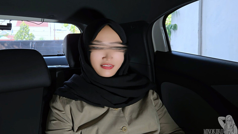 Minokiiko: Muslimische Hijabi-Regierungshure lutscht überlegene eier trocken im auto für die Platzierung...