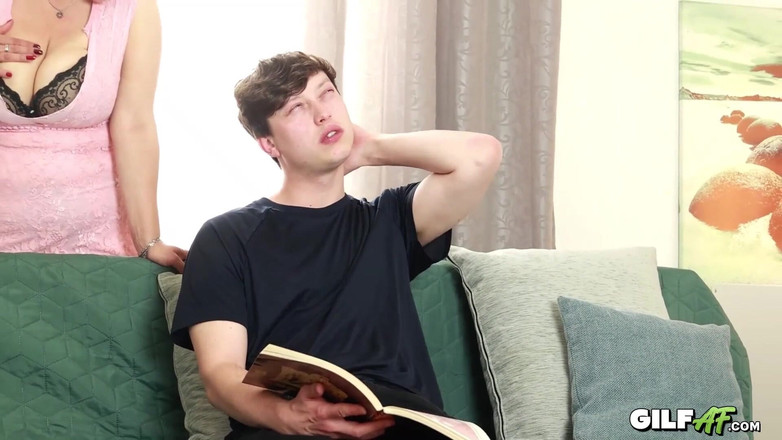 Gilf AF: Büyük nine meme derlemesi