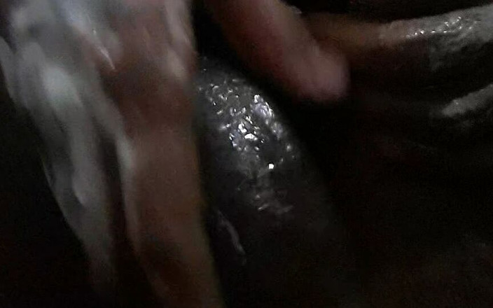 Hot Sanu: Masturbuje péro