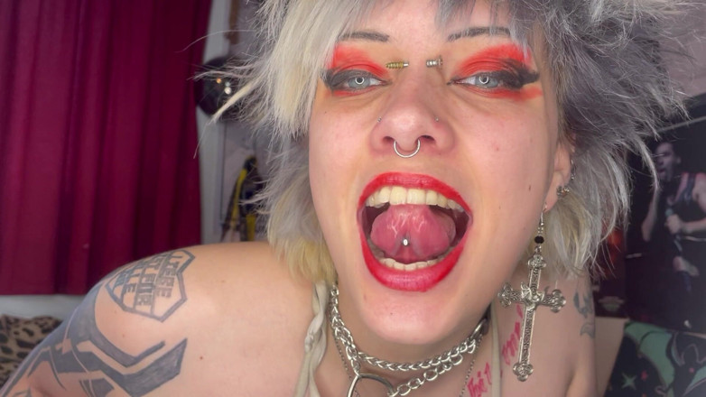 Glitterqueen1999: Boca tour de chica gótica con lápiz labial rojo