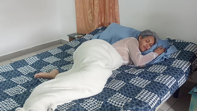 Swingersamateur40: Sora mea vitregă sexy m-a sedus