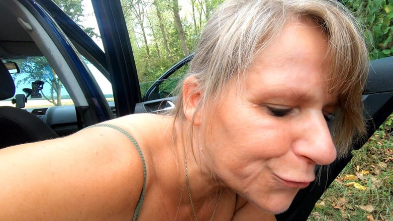 SweetSusi: Cizinčí penis vyfouknutý v případě poruchy auta