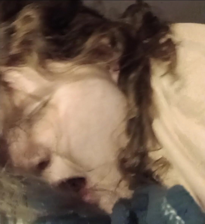 Skybay: Anisleigh Williams follada en perrito gimiendo para Veiwers