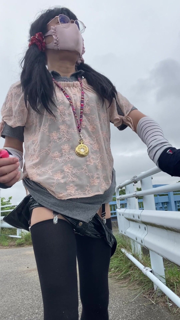 megu2002: No. 258: a Walk in the Sun Wearing Open-crotch Pants