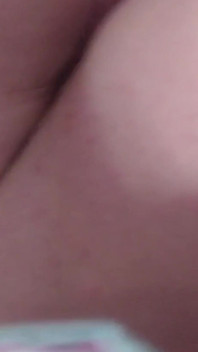 Mi esposa caliente Leila se sube la falda