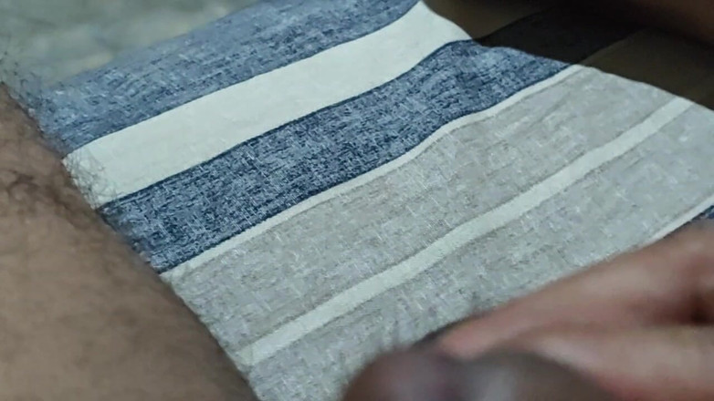 Hot Chilli 2025: Büyük yarak evde mastürbasyon yapıyor