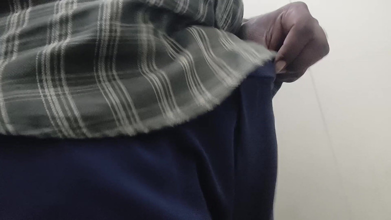 CarvingShovel: Tamil Boy Dick Show in Lift