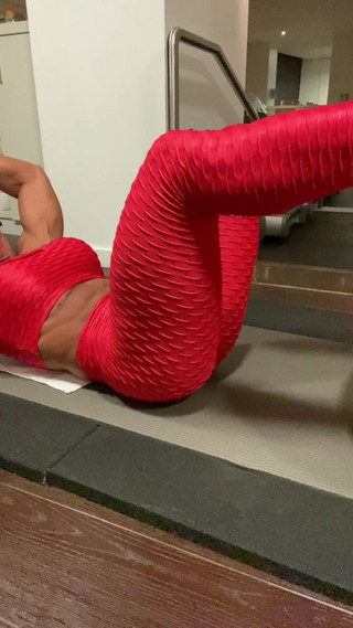 Alesyamuscledoll: Senaman seksi