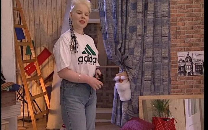 YOUR FIRST PORN: Seltsame Christine Heizt Ein - Dziwna Christine Podkręca ciepło