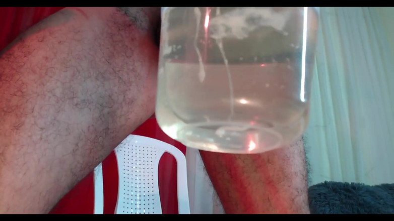 Tommhot: 撒尿和射精表演，看看我的精液是如何漂浮在我的尿液中的