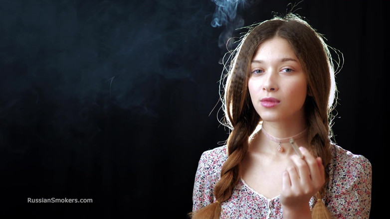 Russian Smokers: Sexy Russian Girl Smoking Cigarette Slow Tease