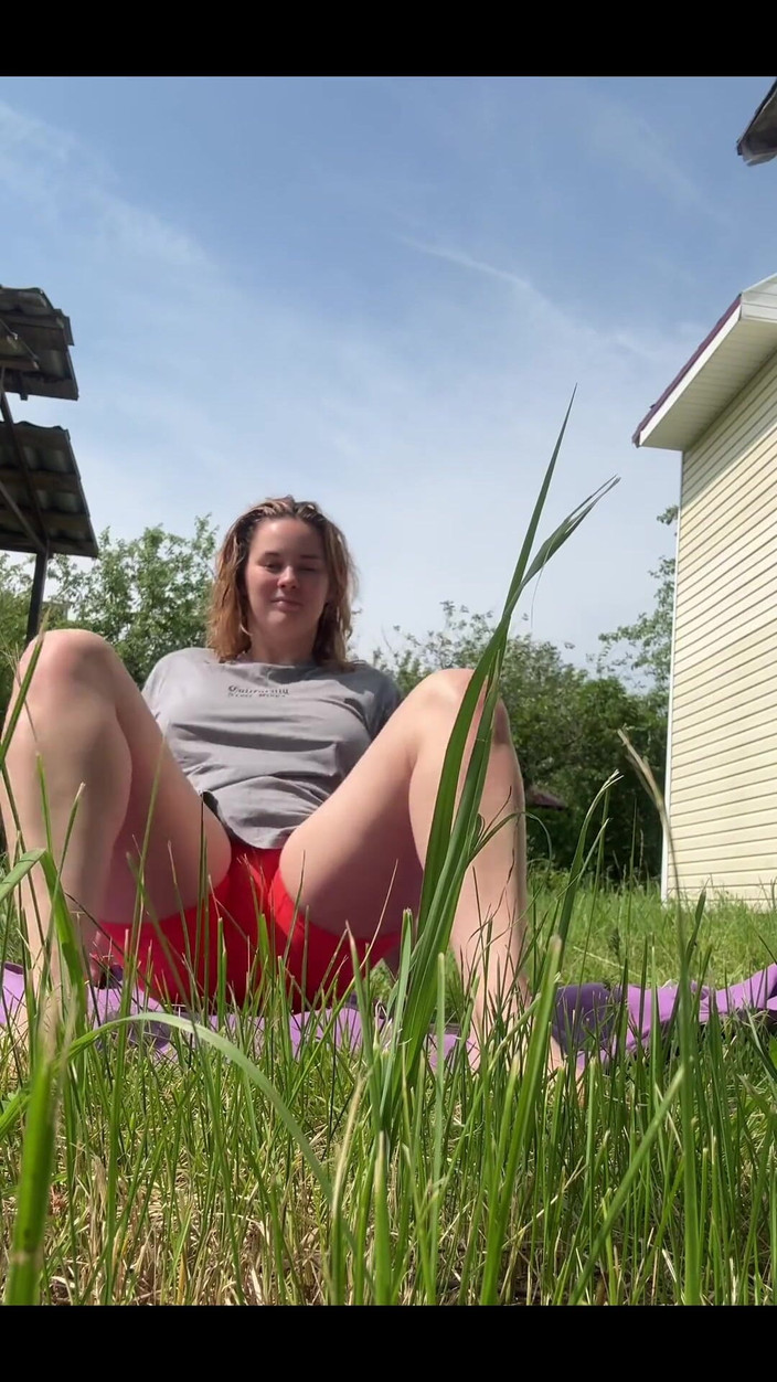 Fox Flame: No verão eu faço yoga na rua