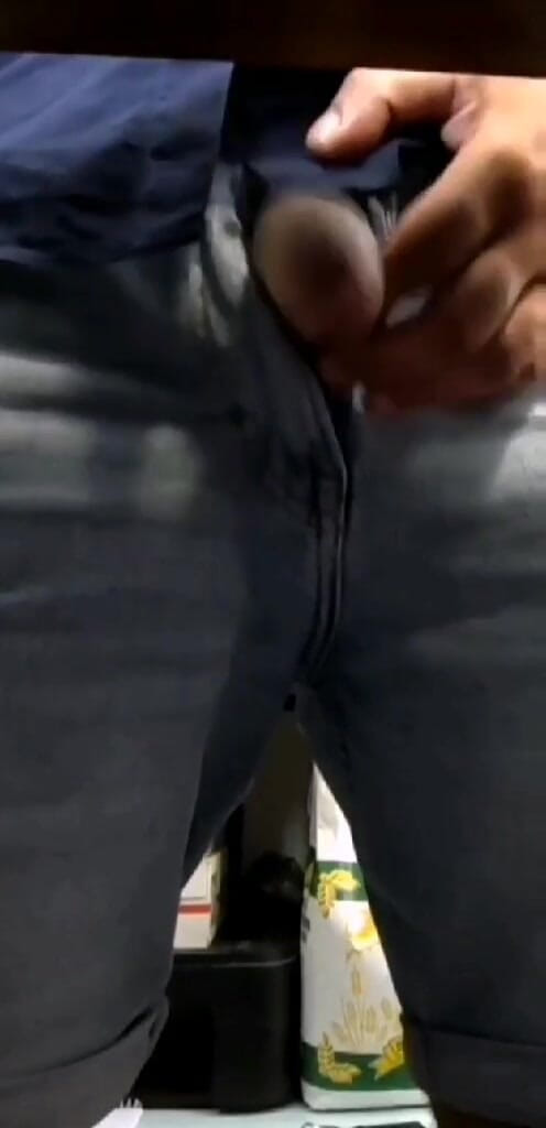 Jekitojj: Risky Handjob at Work