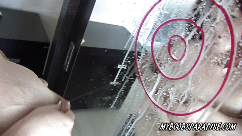 My boobs paradise: Roxanne Miller Mjölkning Target i Mirror