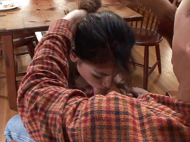 Feet Lovers Creed: Nena caliente chupa polla y consigue crema