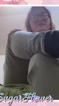 Pov: bạn tự thu nhỏ mình để nhìn thấy đôi chân đầy mùi hôi của tôi