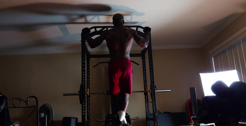 Hallelujah Johnson: 今天当我在节食时吃得很多的时候，我用我的健美女散步，让我回到卡路里里