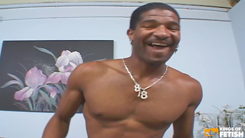 Kings Of Fetish: Горячей крошке выебал ее киску черный мужик в порно-студии