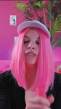 Mă masturbez cu vibrator cu vedere la persoana 1 și imaginez că este pula ta în mâinile mele