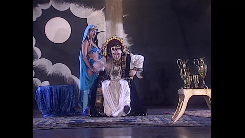 MMV films - The Original: A bela dançarina seduziu seu público para sua dança erótica...