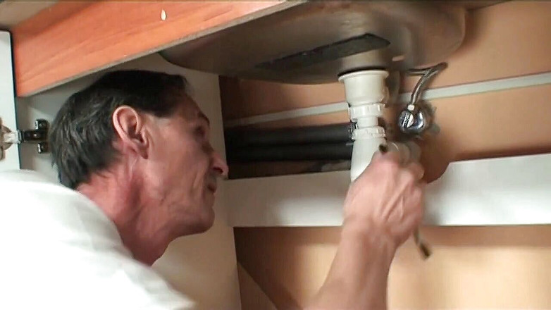 Old PIGS XXX: 배관공은 파이프에 대해 많이 알고