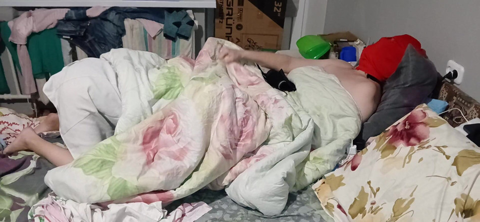 Lesbian-candys: Seksi esmer hemşire bizi orgazmlarla tedavi etti