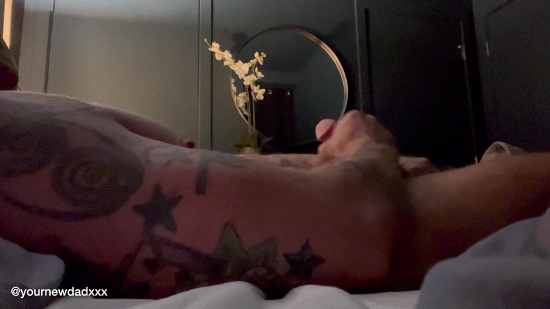 YourNewDadXXX: Lovitură înainte de culcare