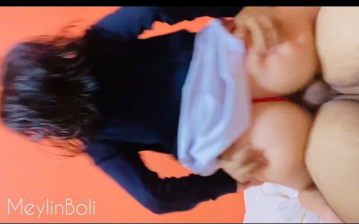 MeylinBoli: 我穿着我的制服在大学毕业后操我的邻居，最后在我体内很爽