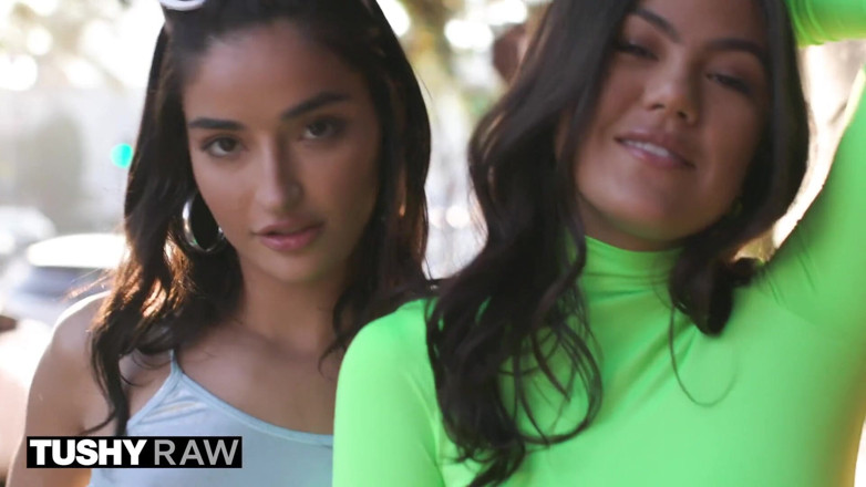 Tushyraw: TUSHYRAW  - Emily and Kendra love gaping together