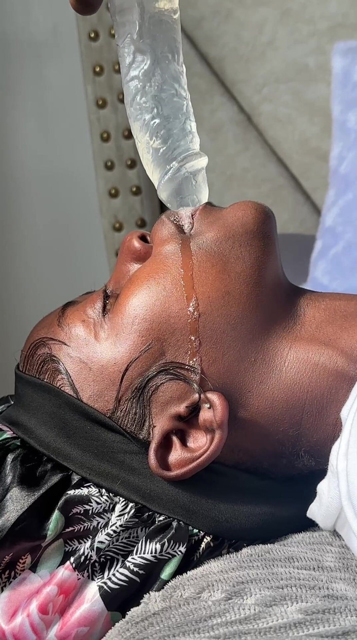 Chickysue: Blowjob perlahan