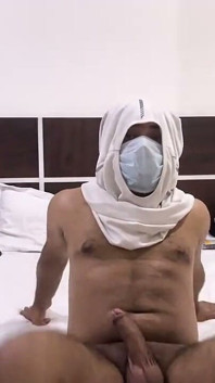 Băiat indian tânăr virgin care își expune curul mare virgin și pula virgină