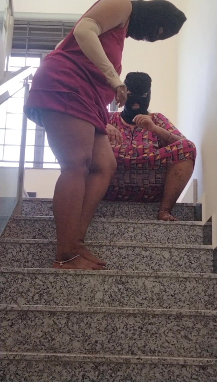 Benita sweety: Sesso caldo a tre caldo sulla scala