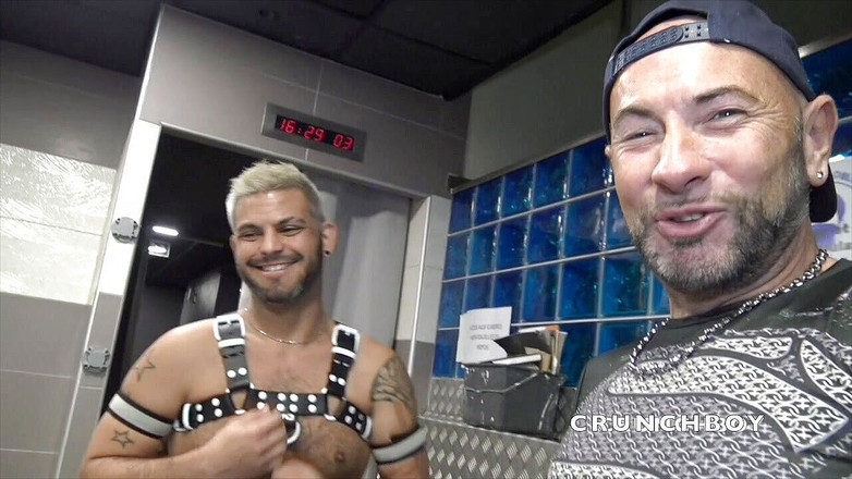 FIRST BAREBACK EXPERIENCE IN BACKROOM: La boittom francese Maliodass scopata da latina tin in cinta...