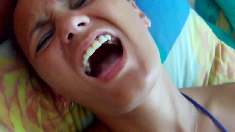 Dirty fantasy: 少女婊子被她的继父干