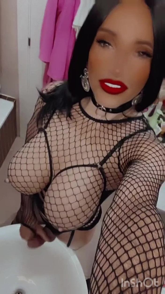 Sissy Slut Brianna: Letakkan Kepalamu Di Pangkuan Ibu Dan Diam... Aku akan mengurus...