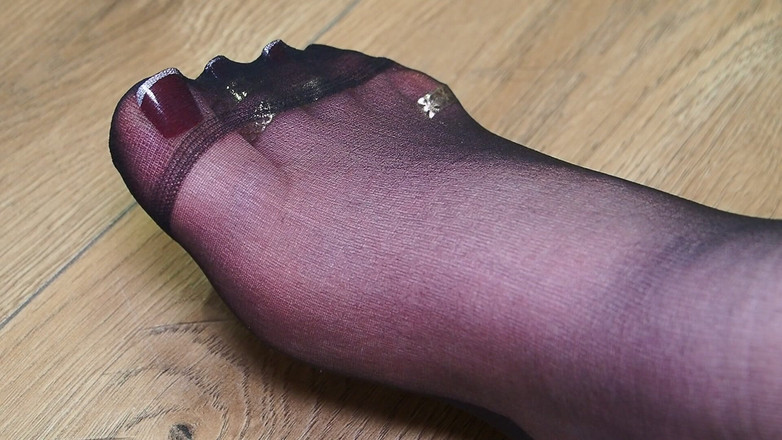 Anastasia Gree: Piciorul meu, dimensiunea 40: un sclav sub puterea și supunerea mea completă