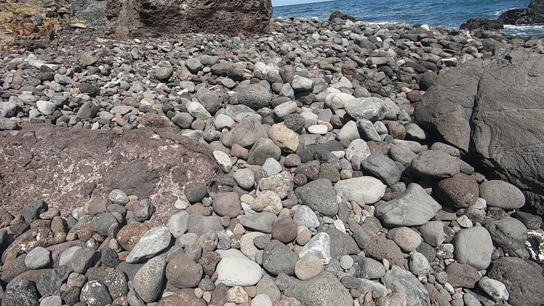 bekycarril: Mijn naakte kortharige vrouw zuigt mijn pik buiten op een...