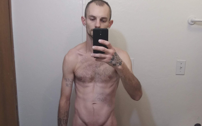 Dyzzithadickgod: Ukazuji mého ptáka v zrcadle