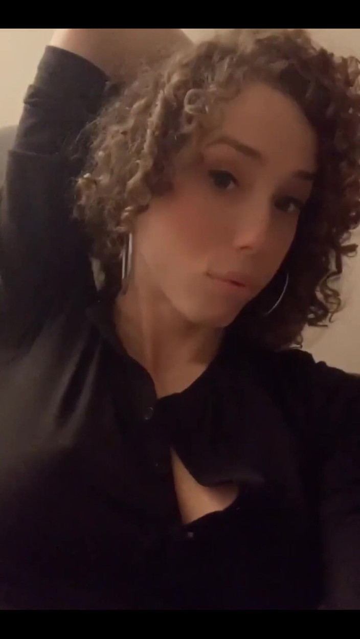 Tia Tizzianni Productions: Promiňte, zlatíčko, pojď mi sát prsa a udělej mého ptáka...