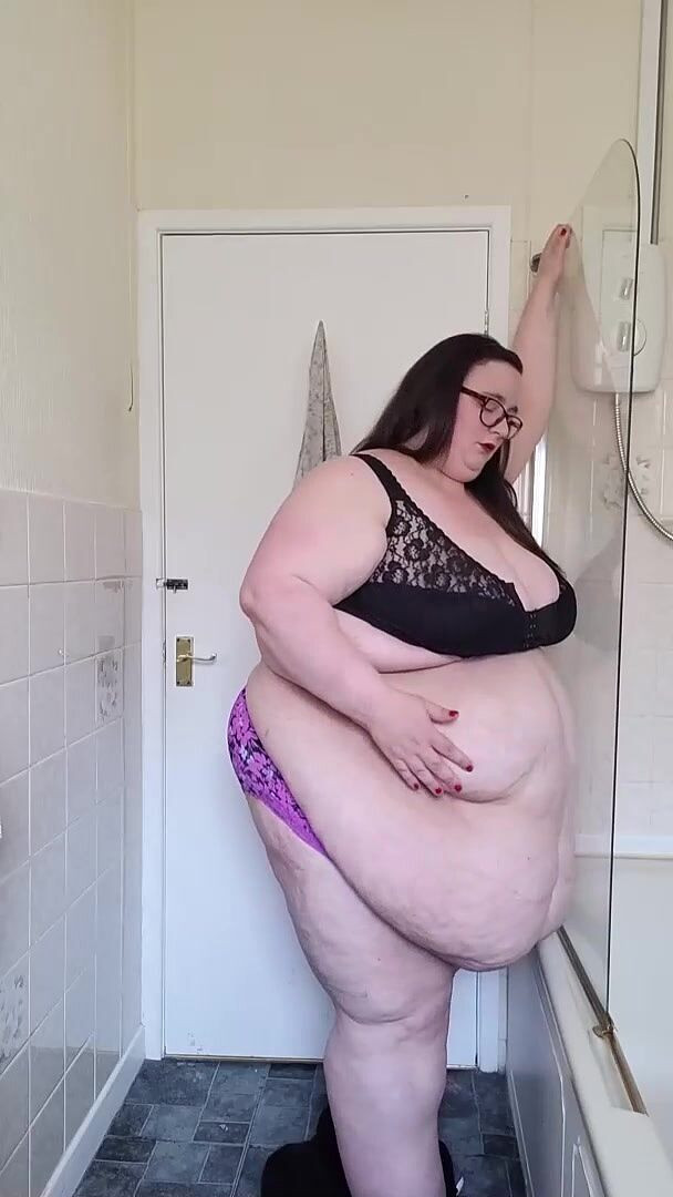 SSBBWLadyBrads: L'ESTATE CALDA DELLA RAGAZZA È ANCORA QUI