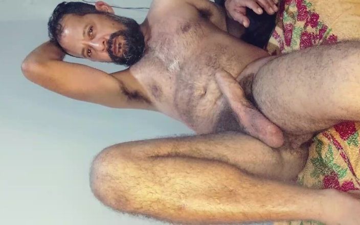 Rock F hairy: Wet Body and Hard Cock