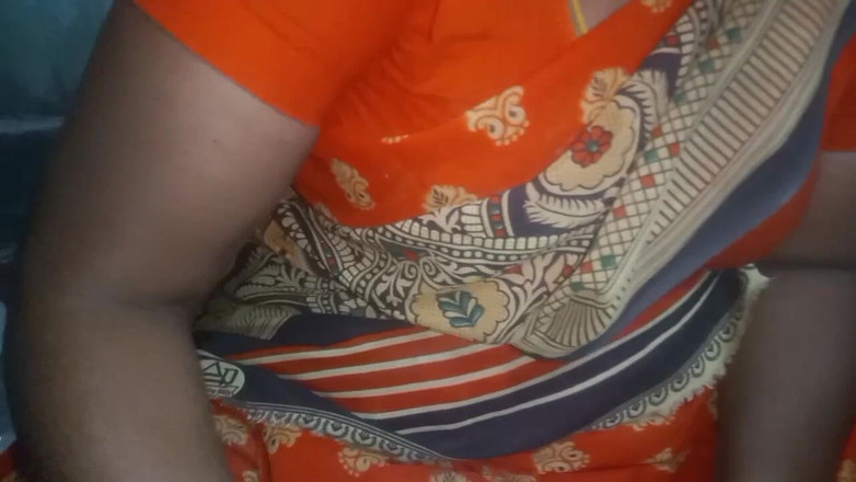 Desi Sathiya: Seksi sari teyze göğüsleri