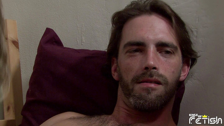 Gay Diaries: Un homme mature et un jeune mec se font sucer...