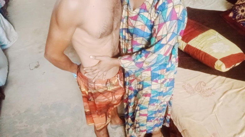 Shunderali: 하녀와 친구 추다 추디