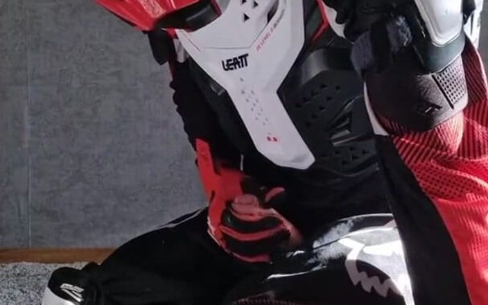 Sneakersmax98: Motocross Guy Jerking off in Full Gear