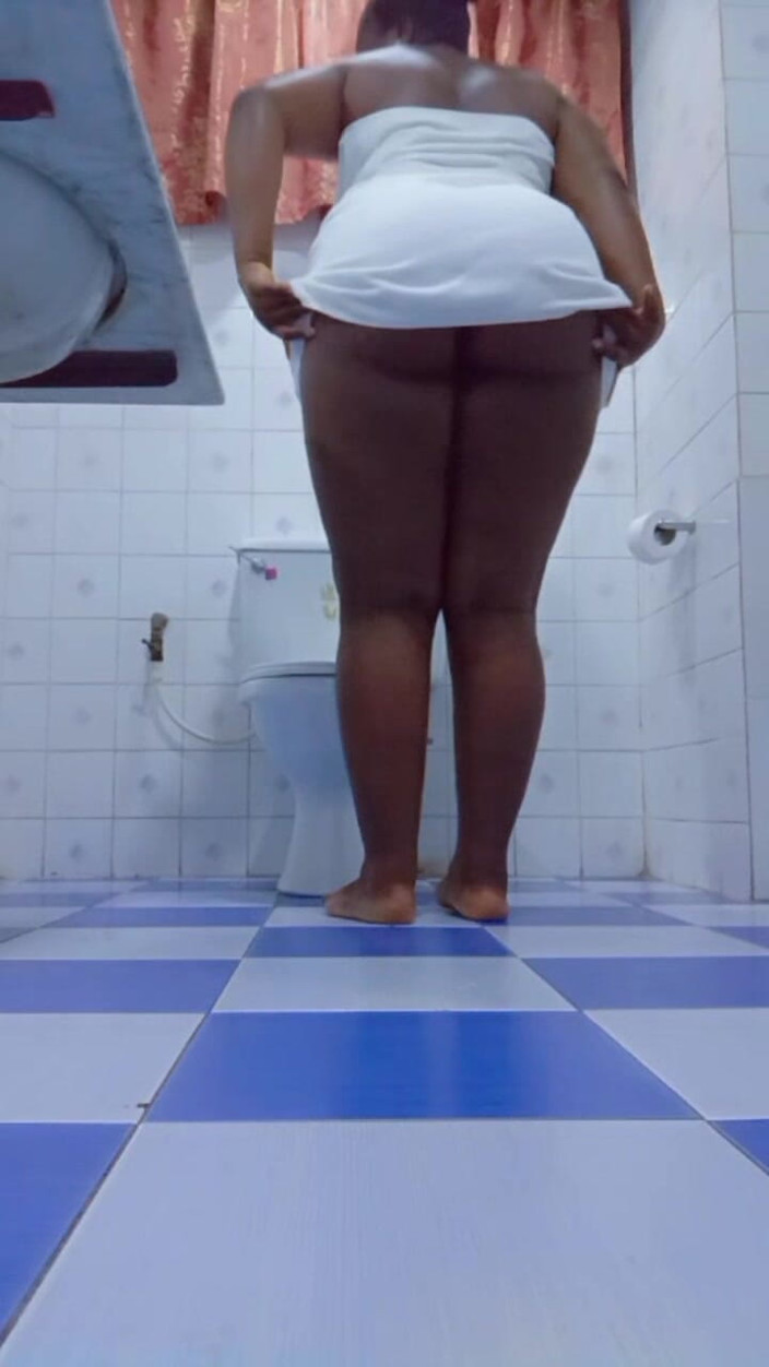 Slutmelly: Naughty shower girl
